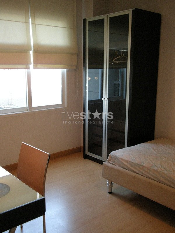 2 bedroom Condo for sale in Narathiwas 1098171302