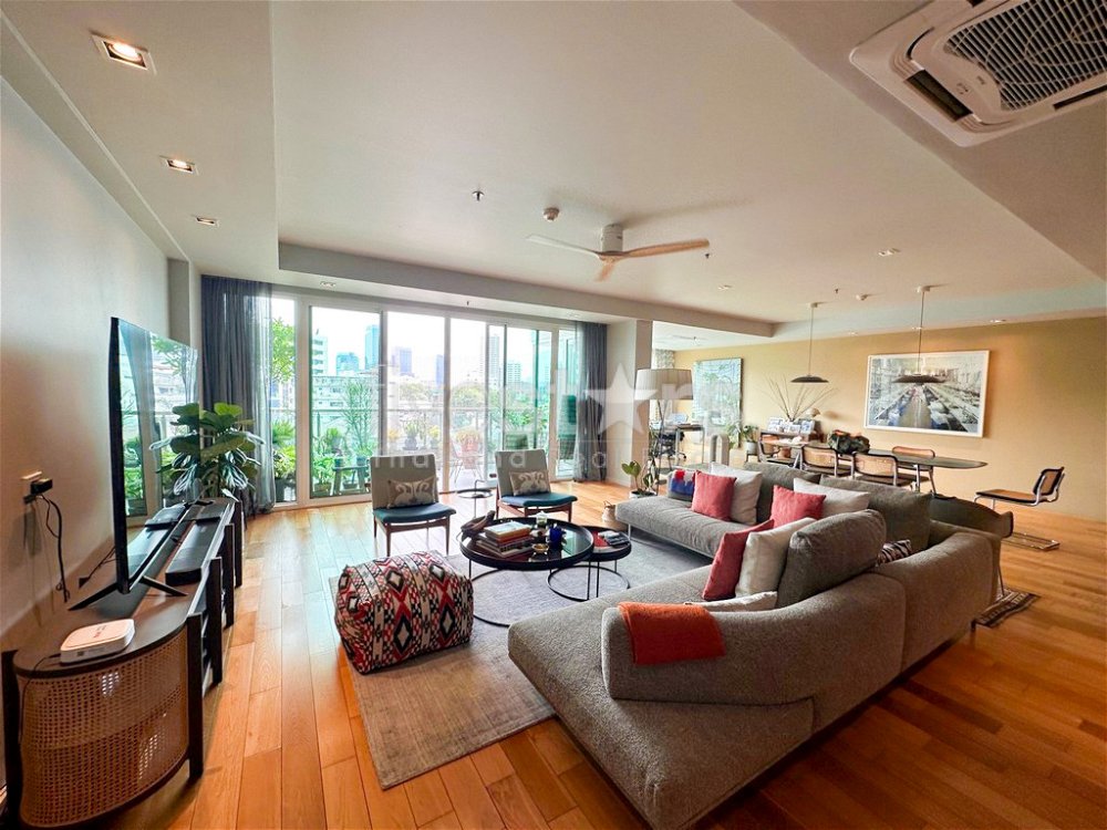4-bedroom modern condo for sale in cozy residence of Phromphong 3772550240