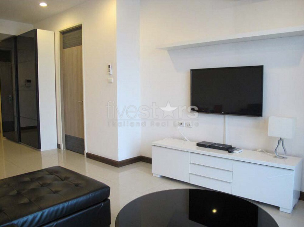Spacious 1 bedroom for sale in Ratchatewee 2399332224