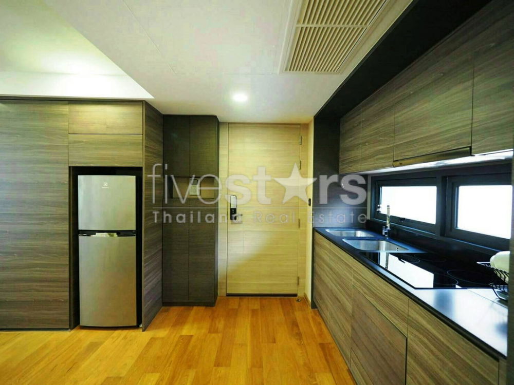 2 bedroom low rise condo for sale on Langsuan 1955234182