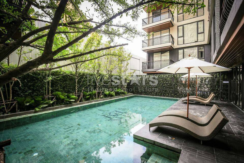 2 bedroom low rise condo for sale on Langsuan 1955234182