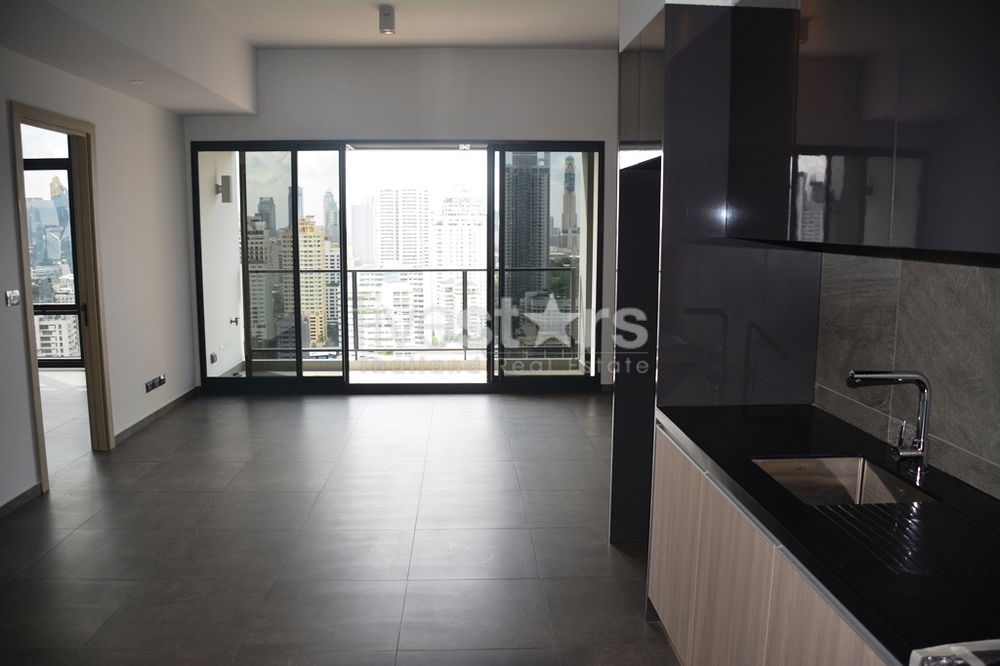 2-bedroom high floor condo close to MRT Petchaburi 100872171