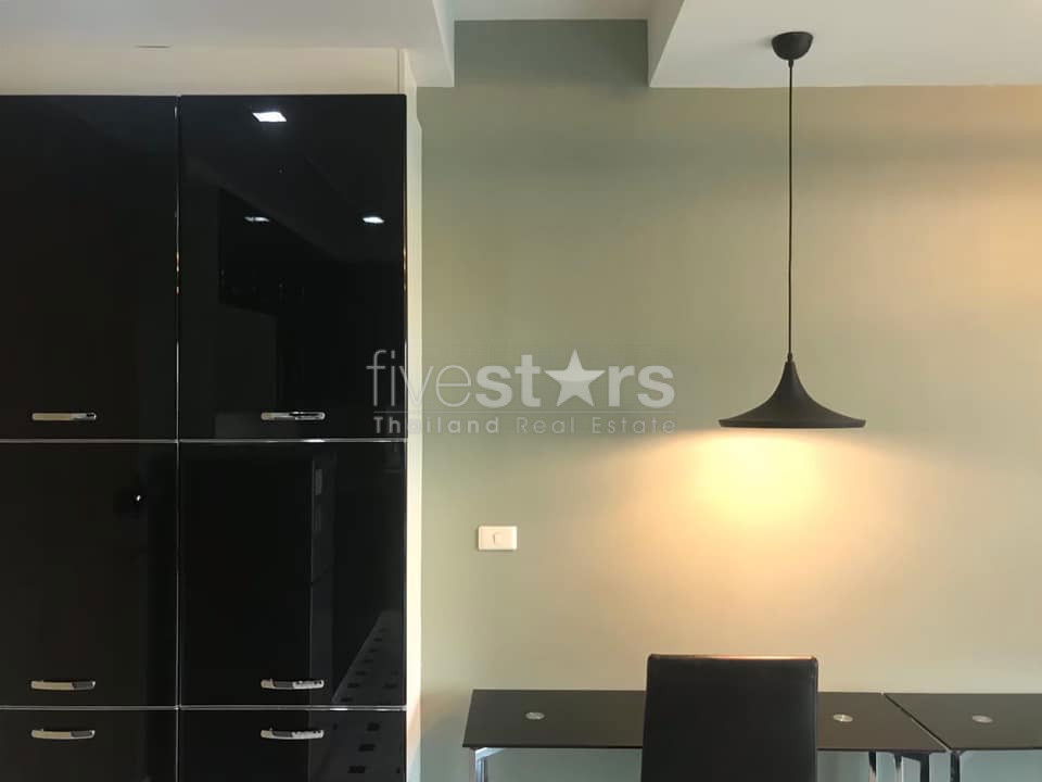 Spacious 1 bedroom condo for sale close to Ekamai BTS Station 3671442844