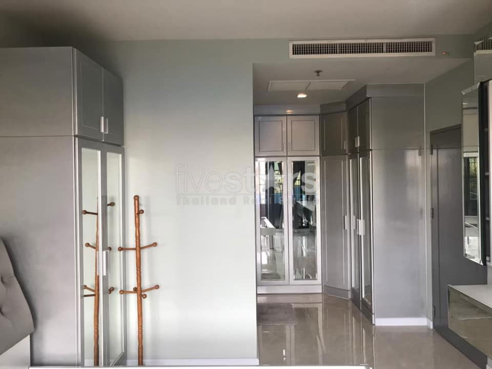 Spacious 1 bedroom condo for sale close to Ekamai BTS Station 3671442844