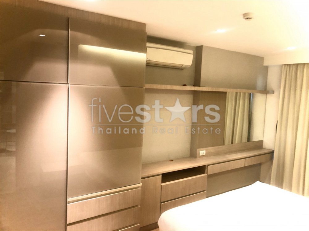 1 bedroom condo for sale next to Asoke BTS station 23575046