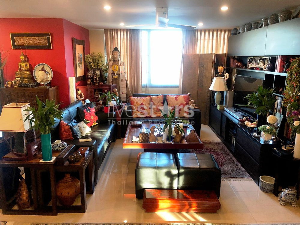 Spacious 3-bedroom condo in a quiet area of Ekamai 3589038044