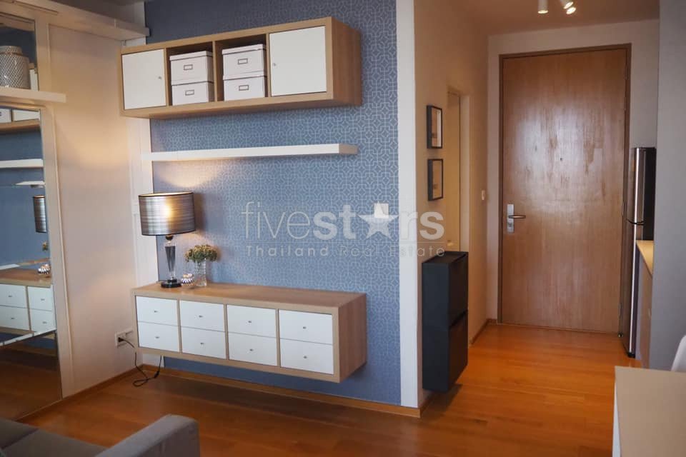Brand new 1 bedrooms condo for sale close to BTS Surasak 3516967696