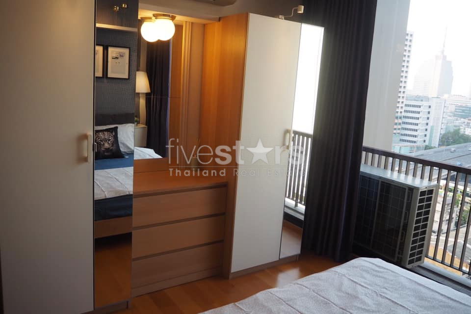 Brand new 1 bedrooms condo for sale close to BTS Surasak 3516967696