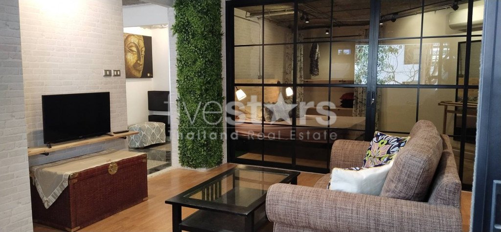 1-bedroom fully renovated with loft design for sale on Nana to Petchaburi