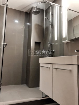 1 bedroom condo for sale walking distance to BTS Nana 3512305614