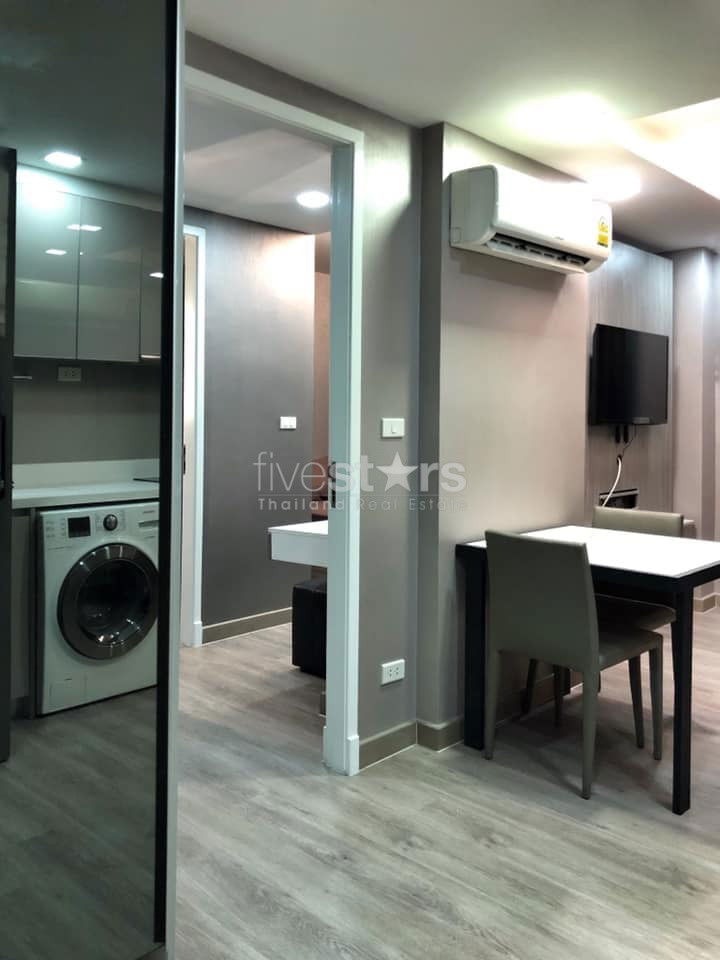 1 bedroom condo for sale walking distance to BTS Nana 2486443455