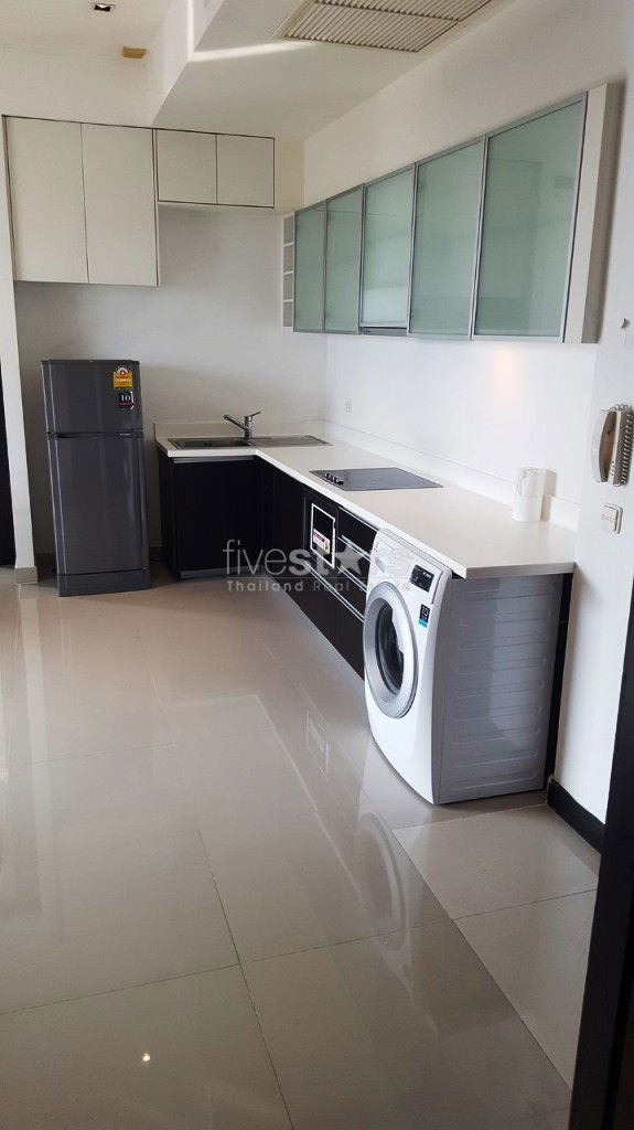 2 bedrooms condo for sale in soi Yennakart Sathorn area 722280204