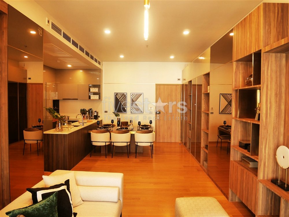 3-bedroom modern condo in Phromphong area 3525607294