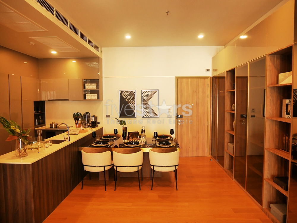 3-bedroom modern condo in Phromphong area 3525607294