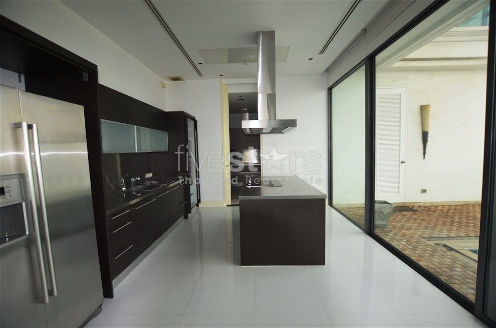 3 bedroom spacious private pool condo for sale on Phrom Phong 1436177378