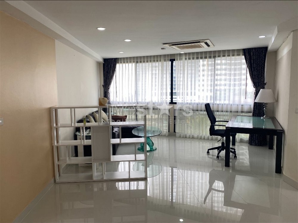 3-bedroom spacious condo in Phromphong area 1059921620