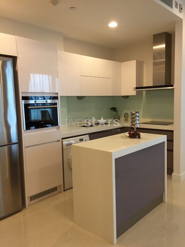 2 bedrooms condo for sale near BTS Chidlom and Lumpini park 3098870299