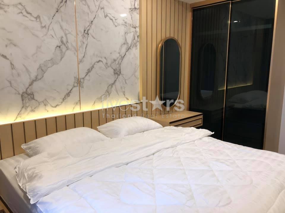 High floor unit 2 bedrooms condo for sale in Silom 4161457908