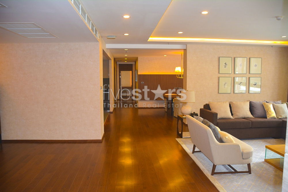 3-bedroom spacious modern condo for sale in Sathorn area 253730457