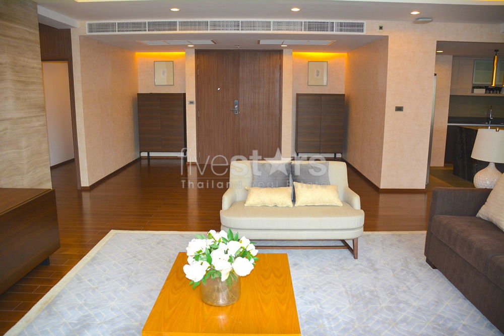 3-bedroom spacious modern condo for sale in Sathorn area 253730457