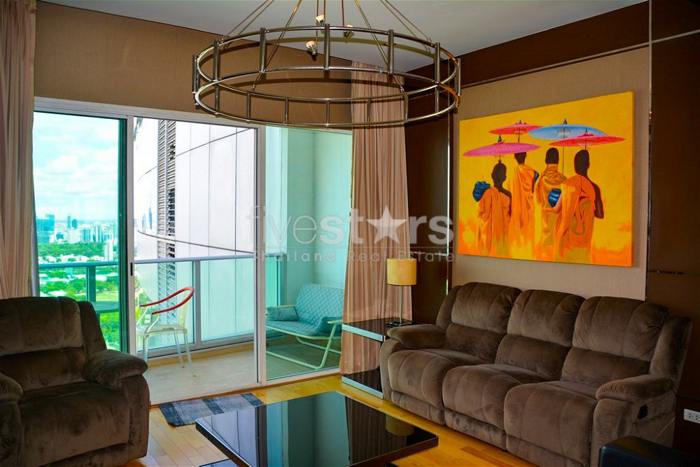 High-floor 3-bedroom condo for sale close to BTS Asoke 1802722205