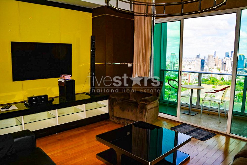 High-floor 3-bedroom condo for sale close to BTS Asoke 1802722205