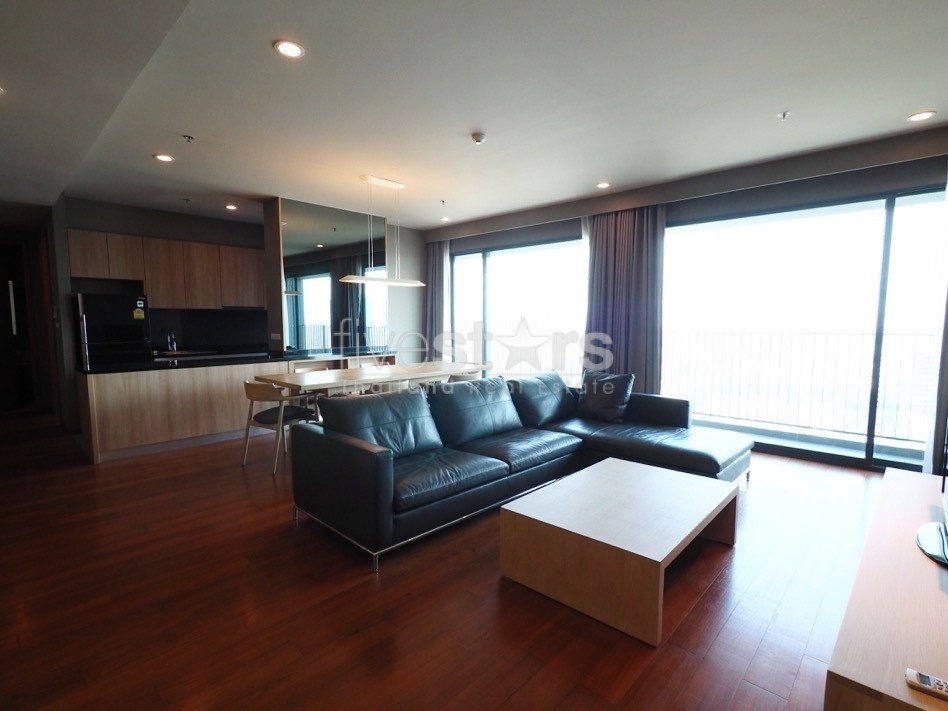 2-bedroom high floor unit in modern residence 1851269597