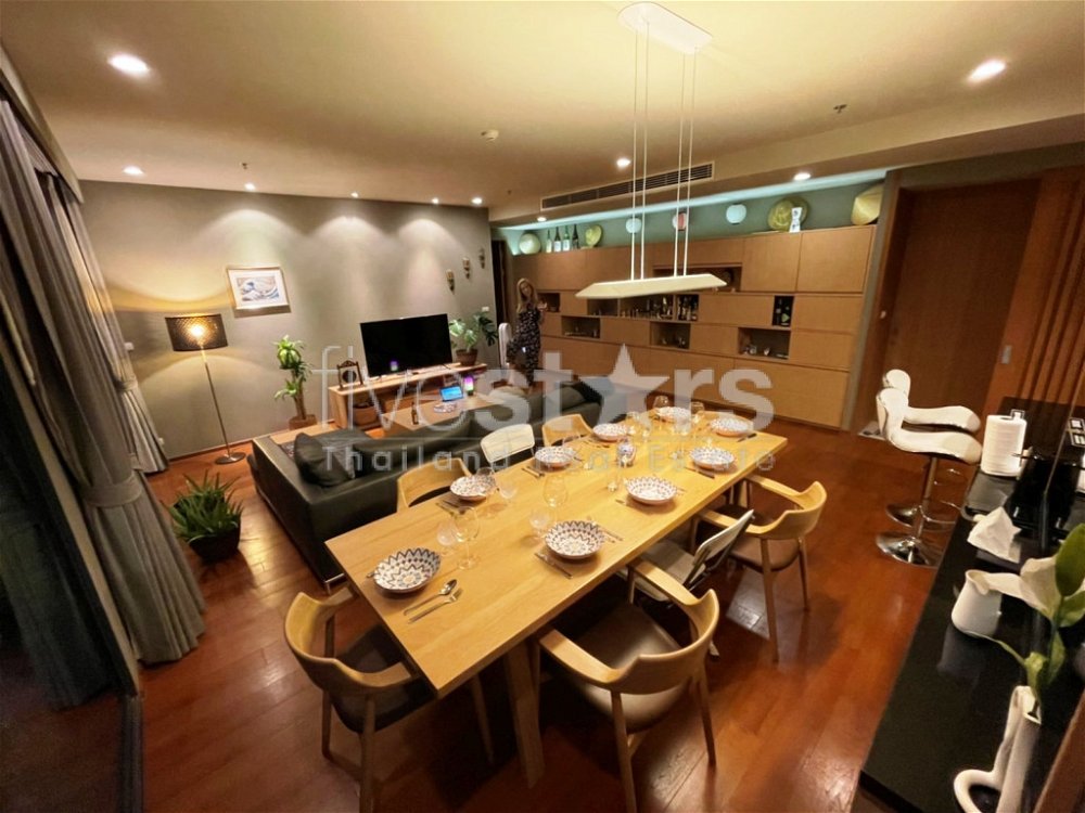 2-bedroom high floor unit in modern residence 1851269597