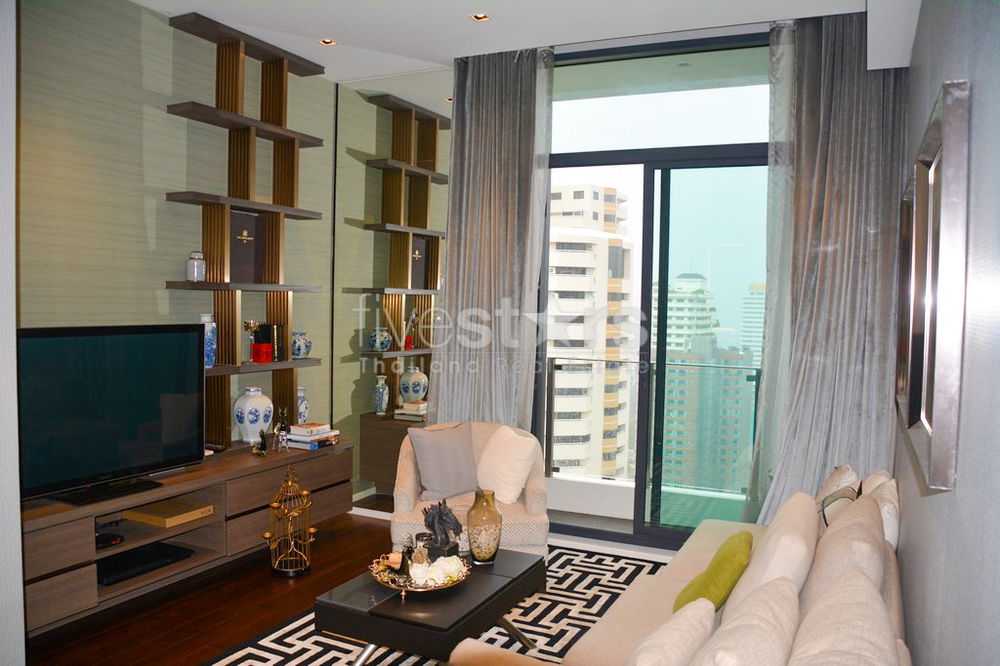 High-end 2 bedroom condo only 200m from BTS Phromphong 4149309543