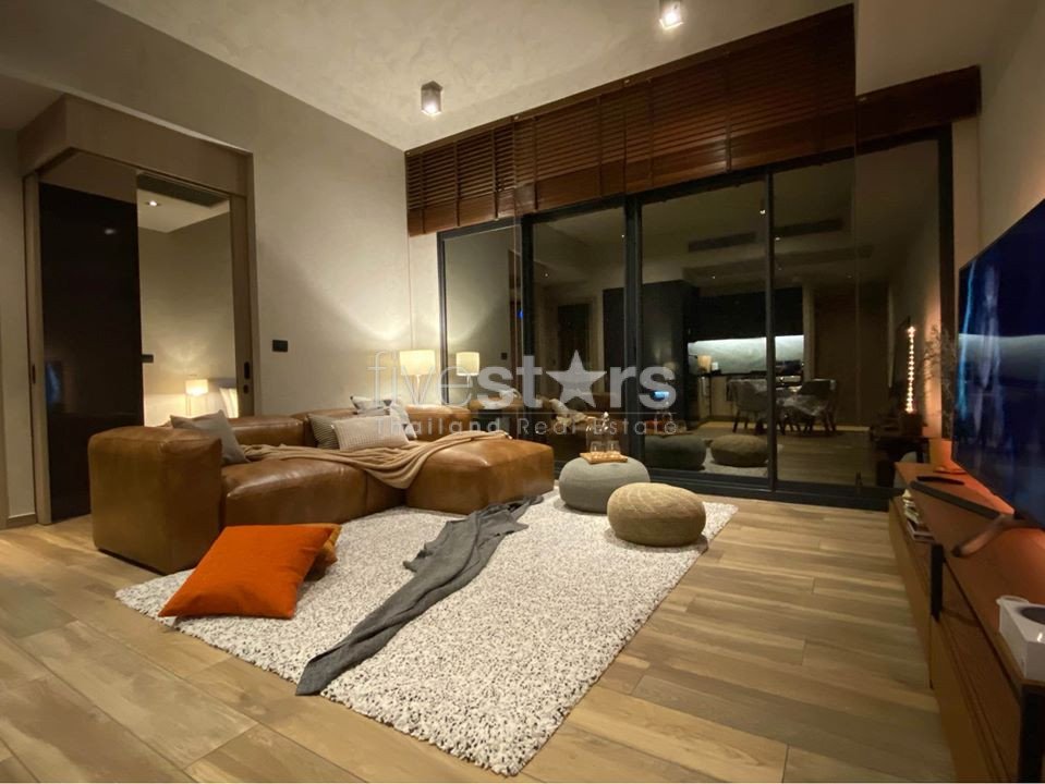 Modern 2 bedrooms condo for sale only 3 minutes walk to MRT Petchburi 2995231326