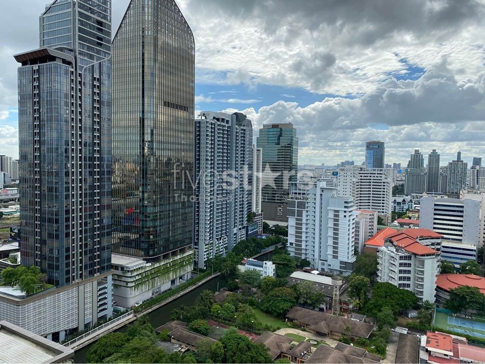Modern 2 bedrooms condo for sale only 3 minutes walk to MRT Petchburi 1552546674