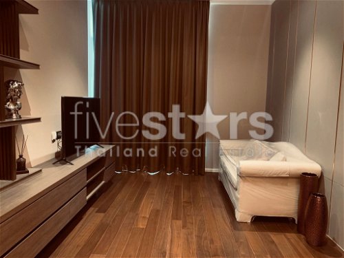 High-end 2 bedroom condo only 200m from BTS Phromphong 1075598536
