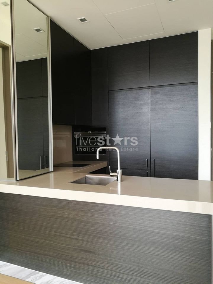 Modern luxury 1 bedroom condo for sale near Lumpini park 2559515527