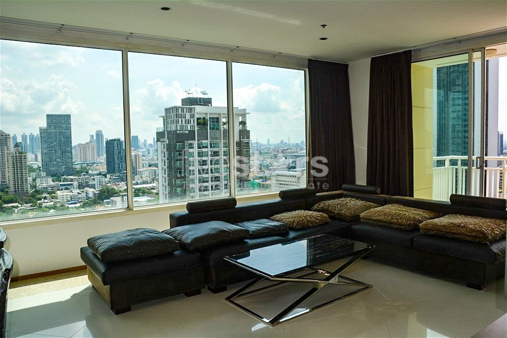 Spacious 3-bedroom condo close to BTS Chong Nonsi 116100644