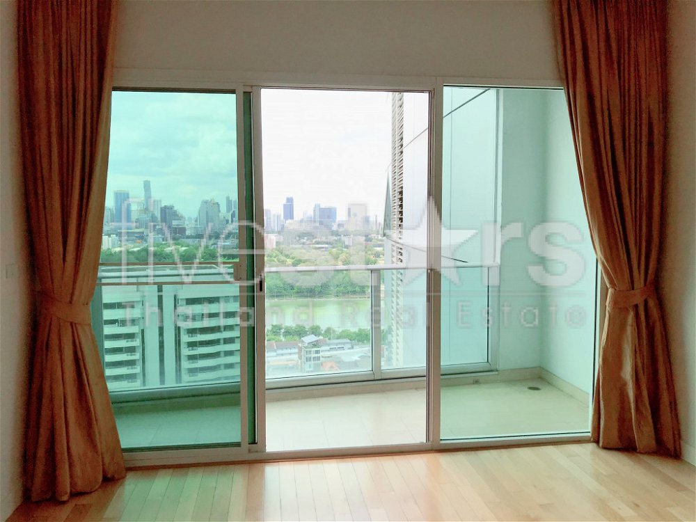 Modern 3-bedroom condo for sale at Millennium Residence 2173971142