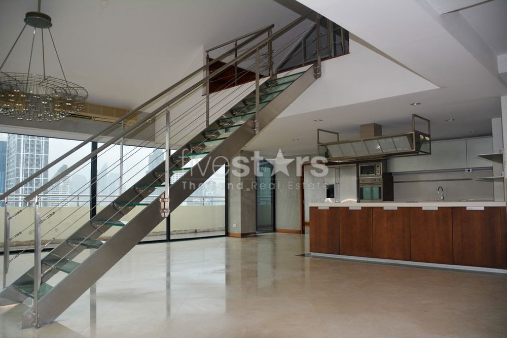 5-bedroom penthouse with large terrace in Ekamai 3284712651