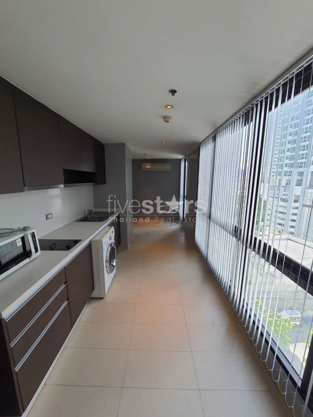 Highrise 2 bedroom condo for sale close BTS Thonglor 3572481429