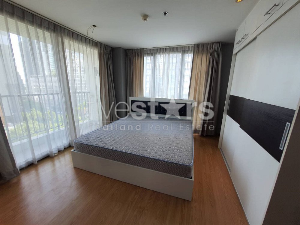 Highrise 2 bedroom condo for sale close BTS Thonglor 3572481429