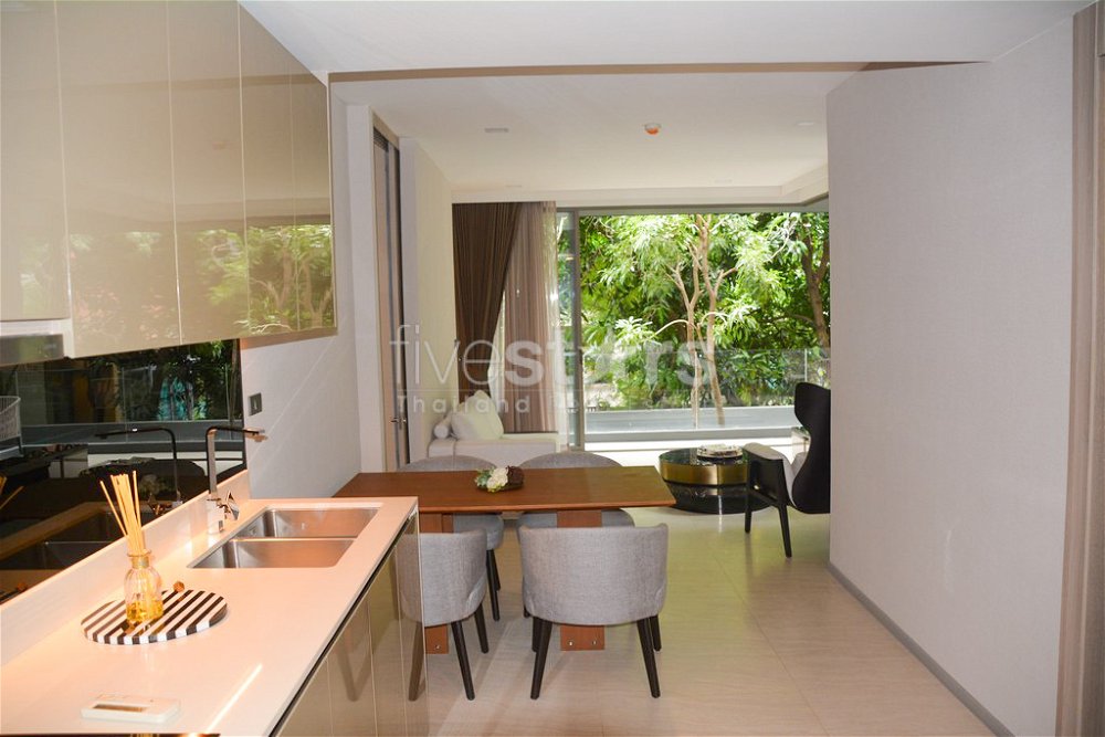 2-bedroom modern condo in the Asoke-Phromphong area 1512461660