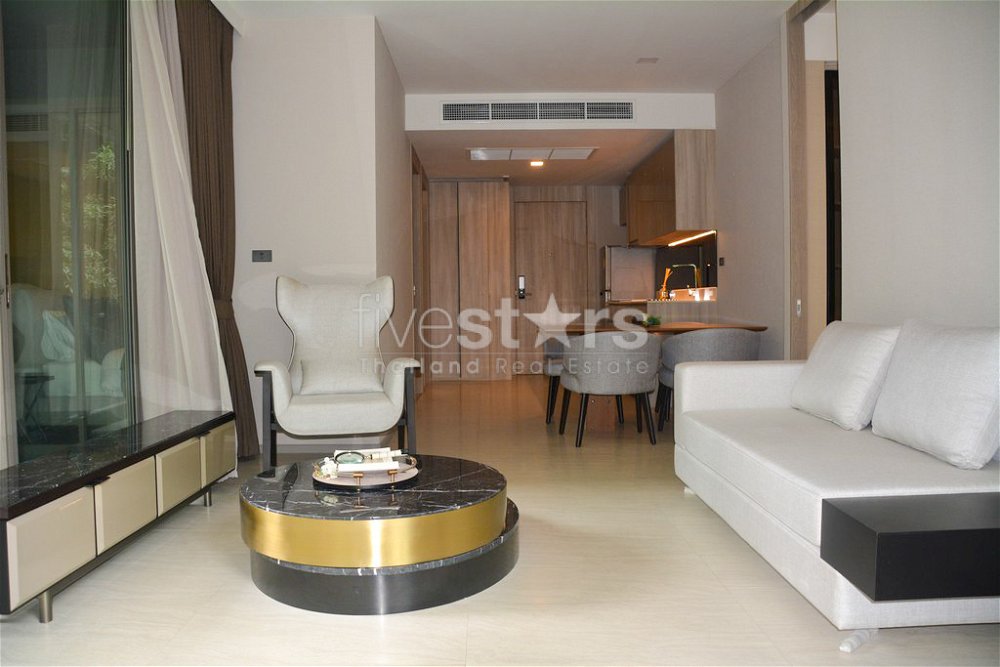 2-bedroom modern condo in the Asoke-Phromphong area 1512461660
