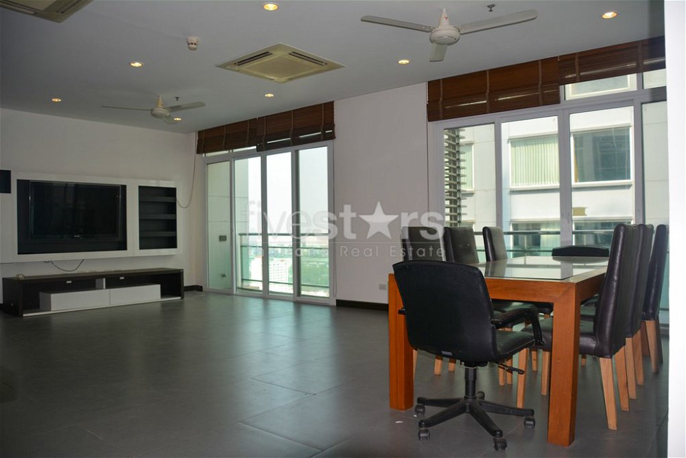Spacious 4-bedroom condo only 500m from BTS Nana! 488289395