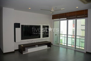 Spacious 4-bedroom condo only 500m from BTS Nana! 1484205570