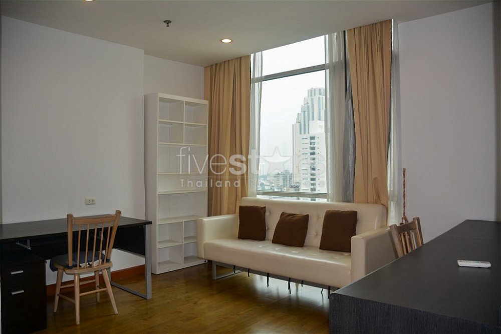 2-bedroom high floor duplex close to BTS Asoke 647666394