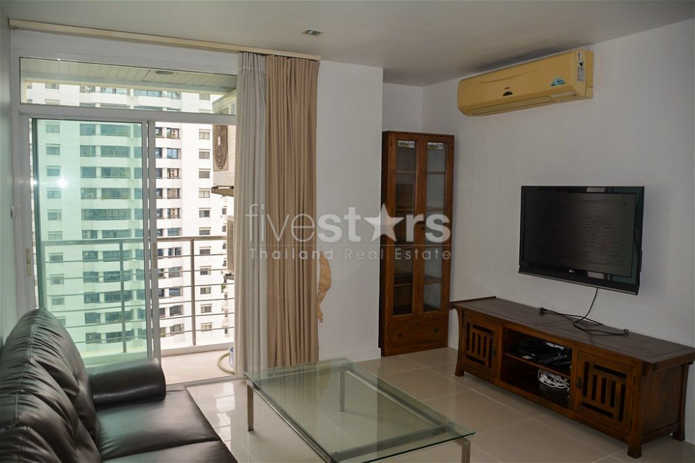 1-bedroom high floor condo close to BTS Nana 3365207030