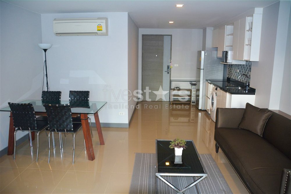 2-bedroom modern condo only 500m from BTS Asoke 3753114280