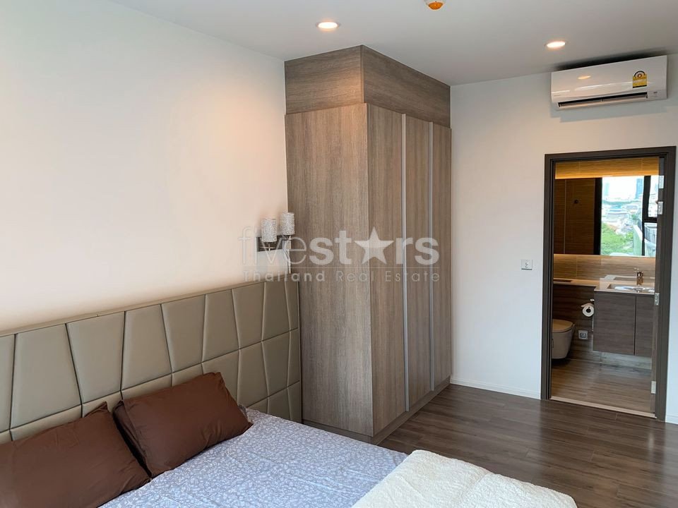 Modern 2 bedrooms condo for rent near BTS Punnawithi 101017597