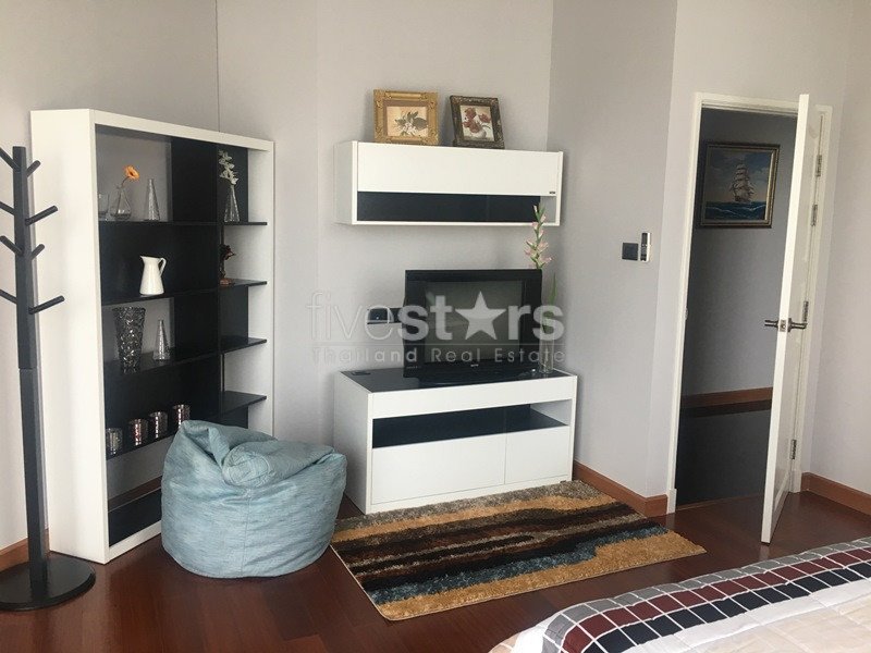 Fully furnished penthouse 5 bedrooms for sale in Ratchada 2686931983