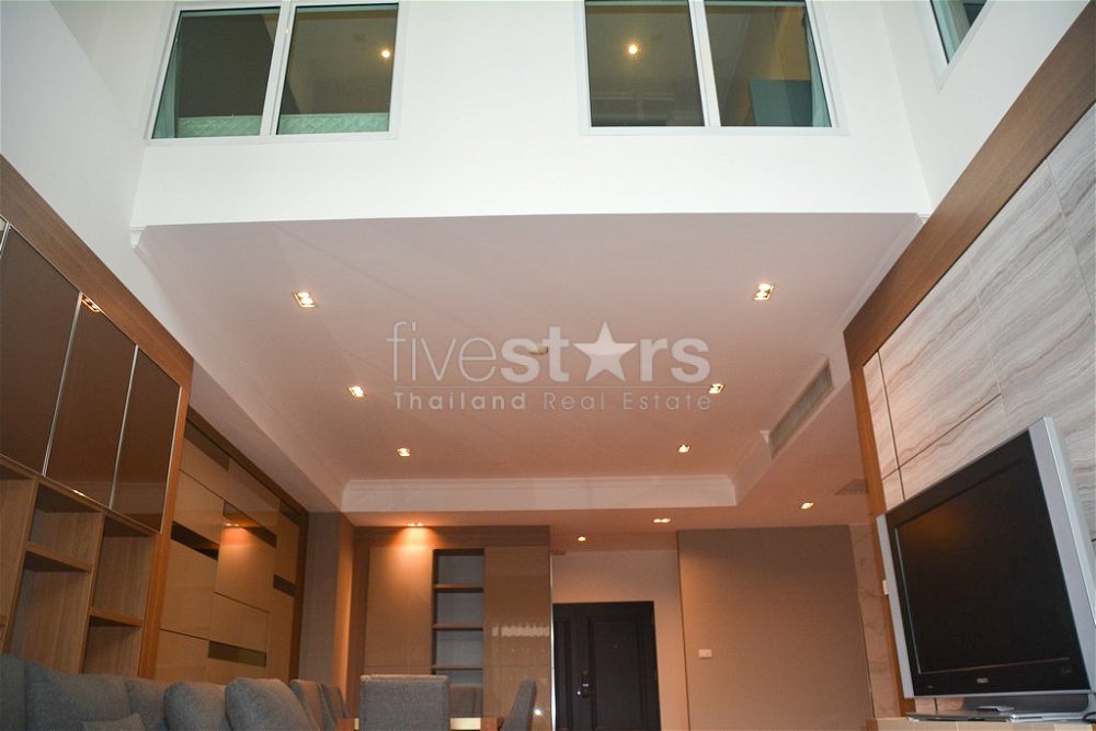 Spacious 3-bedroom duplex condo for sale in Phromphong 1322159374