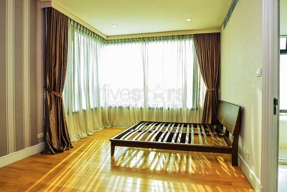 3-bedroom condo for sale on Phrom Phong 411347475