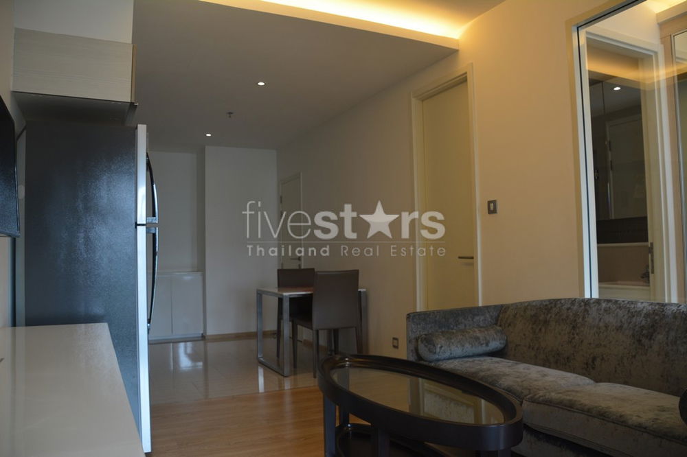 1-bedroom modern condo for sale 800m from BTS Phromphong 2959970632